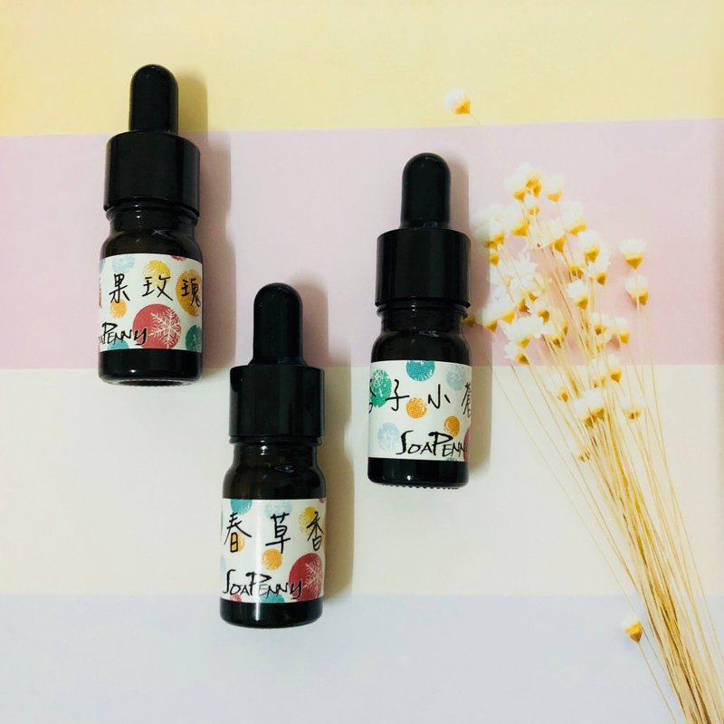 A spread of essential oil 5ML dropper bottle