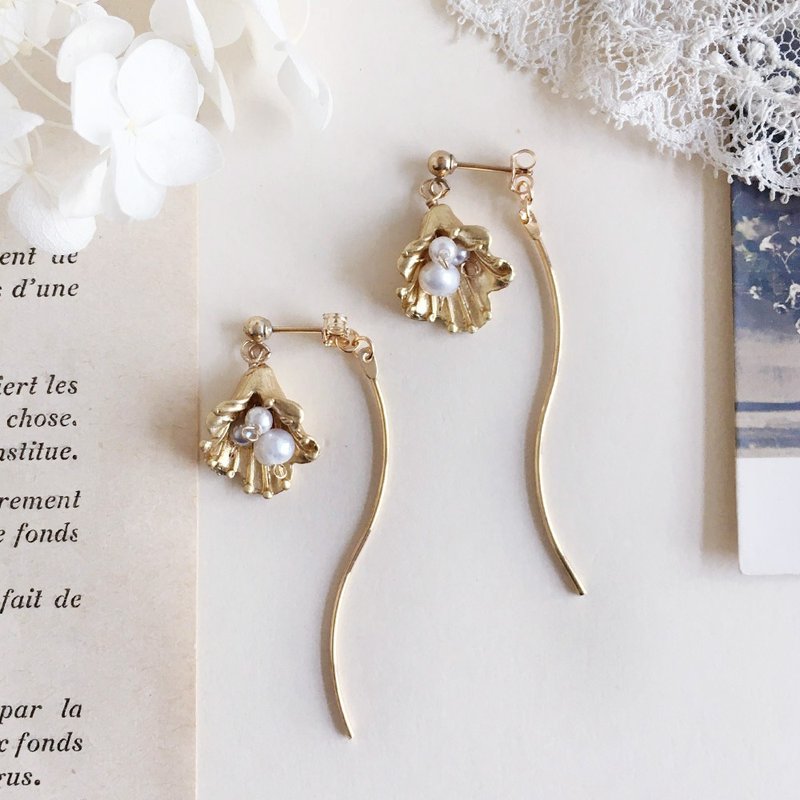 14kgf Freshwater pearl and metal flower back catch earrings OR non-hole earrings 21gb02 Ear needles / earrings