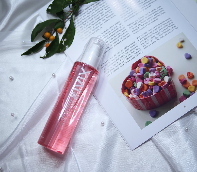 Open with a touch of rose Ingredients include hyaluronic acid Chamomile Vitamin