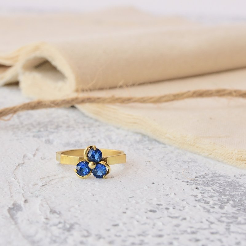 Vintage handmade zircon brass ring three round flowers