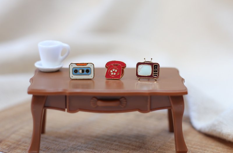 昭和電視 卡帶 電話 Showa 夾式耳環 手工飾品 生日禮物 紙盒包裝 - 耳環/耳夾/耳骨夾 - 琺瑯 多色