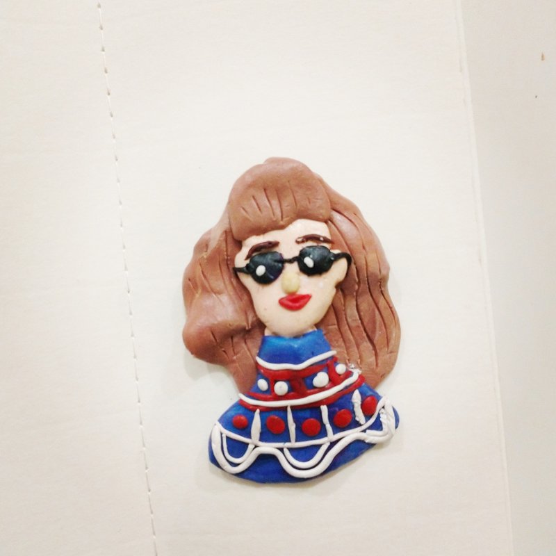 Unconstrained beauty, I have my look pin/magnet