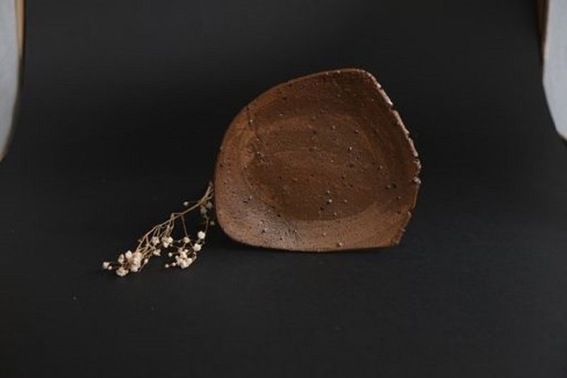 Hand made pottery saddle brown 004