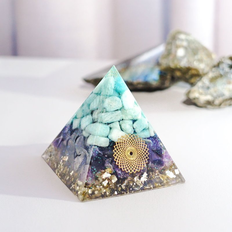 預訂【紫晶、天河石】奧根水晶能量金字塔Orgonite 6x6 cm - 擺飾/家飾品 - 水晶 多色