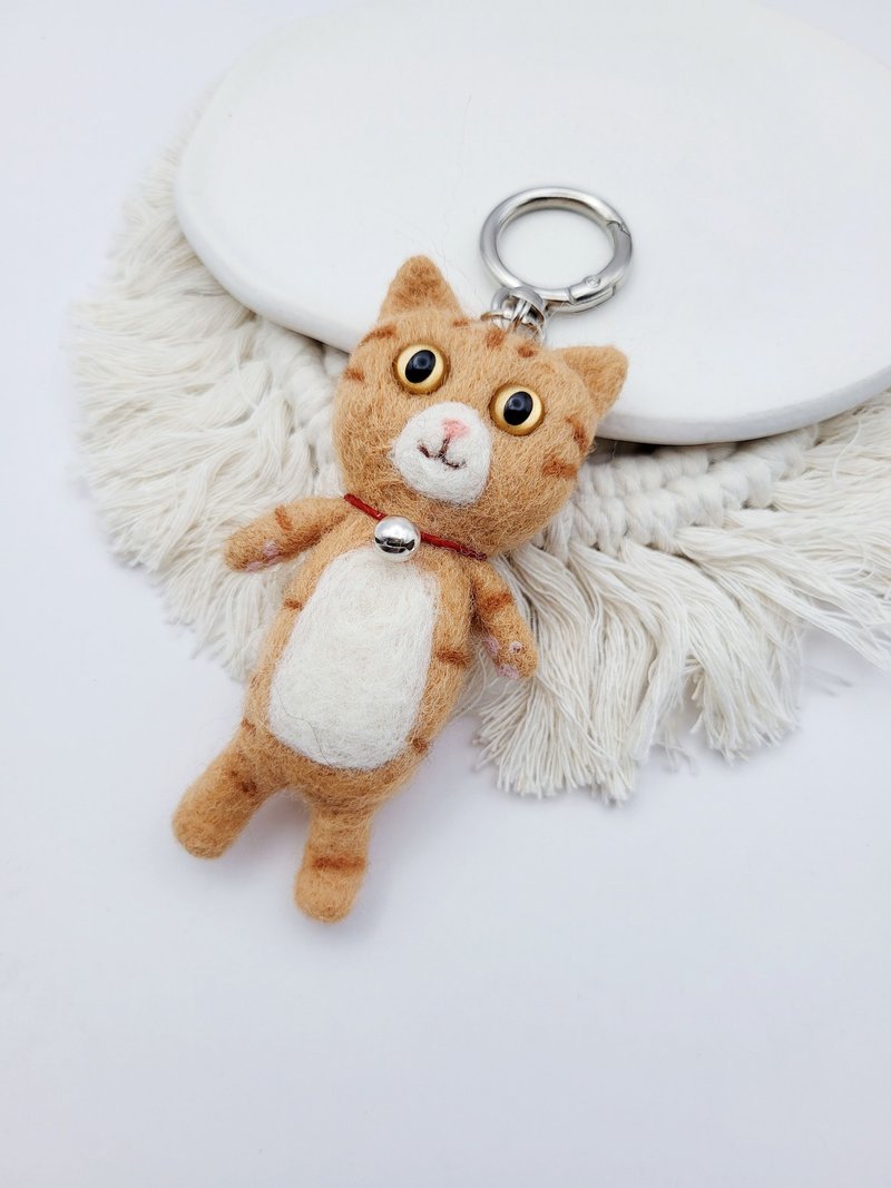 珮寧手作│站姿橘貓│貓咪羊毛氈.貓咪鑰匙圈│吊飾.掛件│ - 吊飾/掛飾 - 羊毛