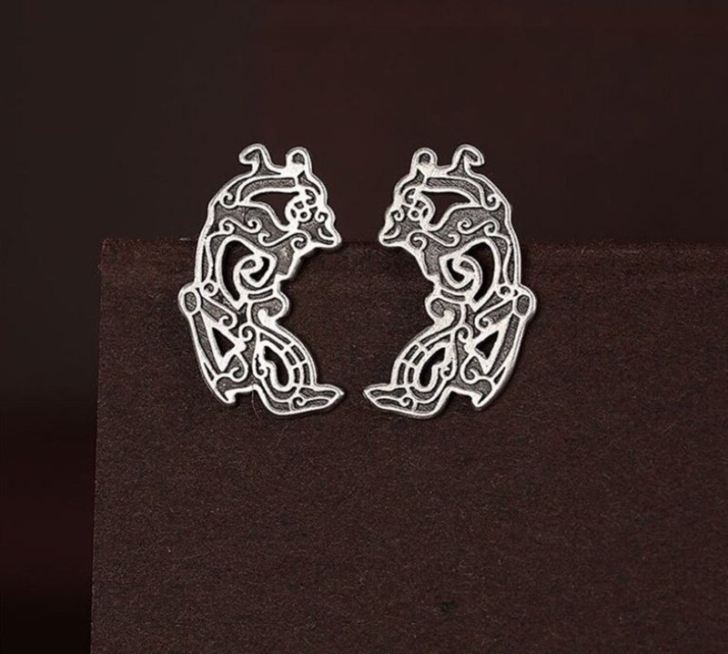 Mysterious Totem Patterns Vintage Earrings Women Irregular Shaped Thai Silver - 耳環/耳夾/耳骨夾 - 純銀 銀色
