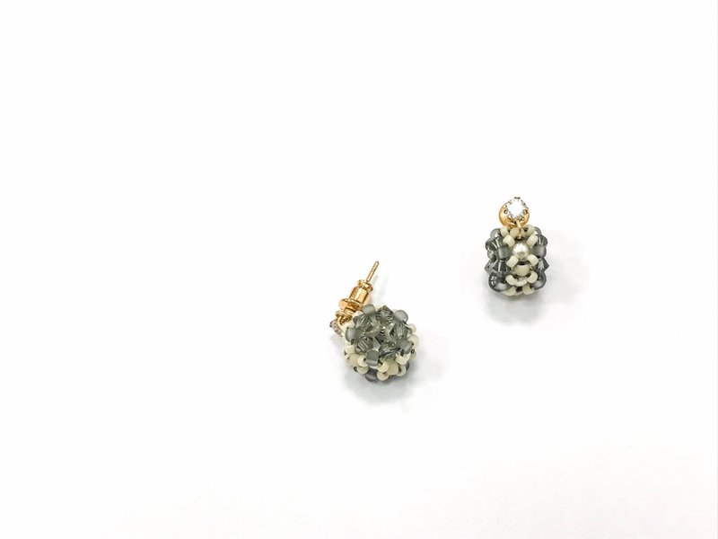 Wheeled Jewelry Ball - Small Wreath Earrings