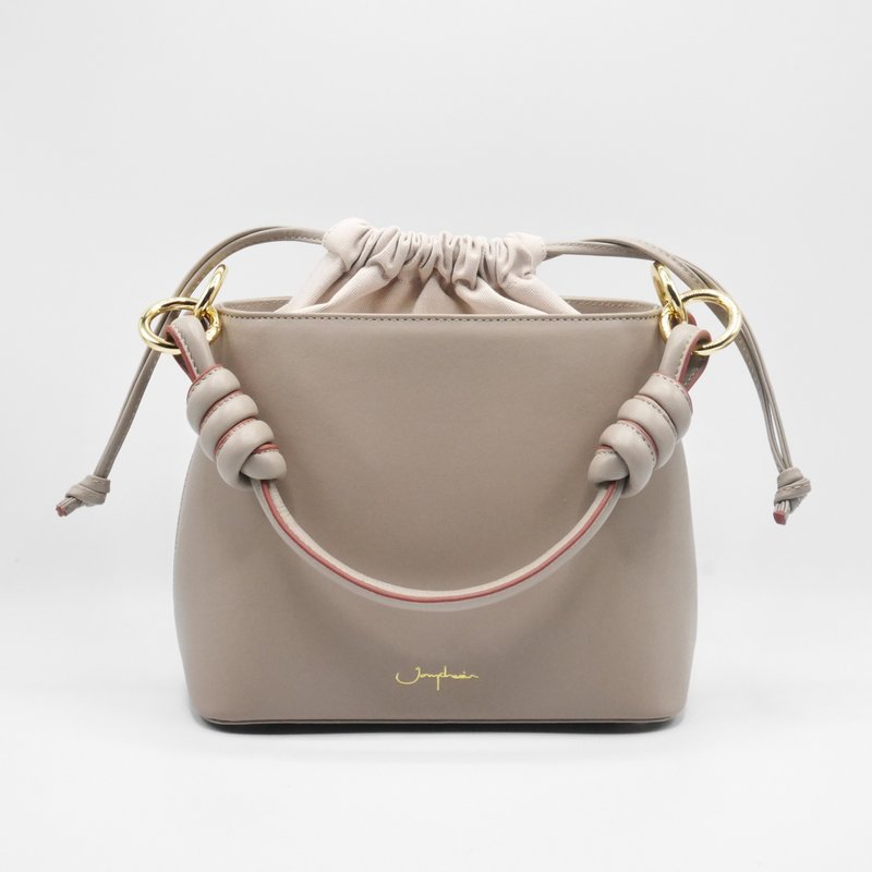 【ALMOSTPERFECT】 瑕疵銷售 - Fuji Bucket Bag in Taupe - 束口袋/束口背包/水桶包 - 真皮 卡其色