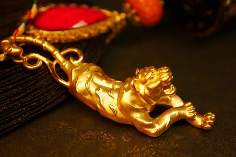 黃金9999-猛虎出閘-咬金虎-黃金吊墜 - 項鍊 - 24k 金 金色