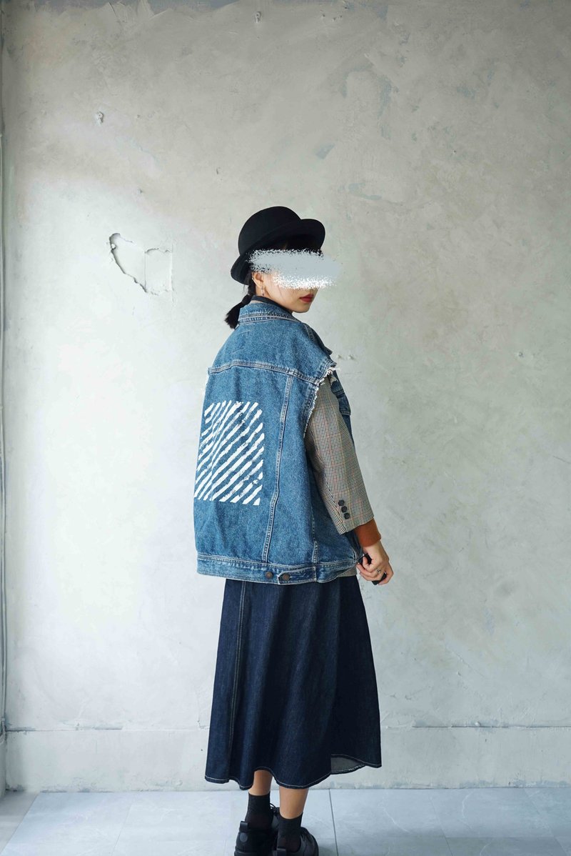 Restyle改造古著-gap重磅水洗深藍牛仔手工絹印中性oversize牛仔 - 女大衣/外套 - 棉.麻 藍色
