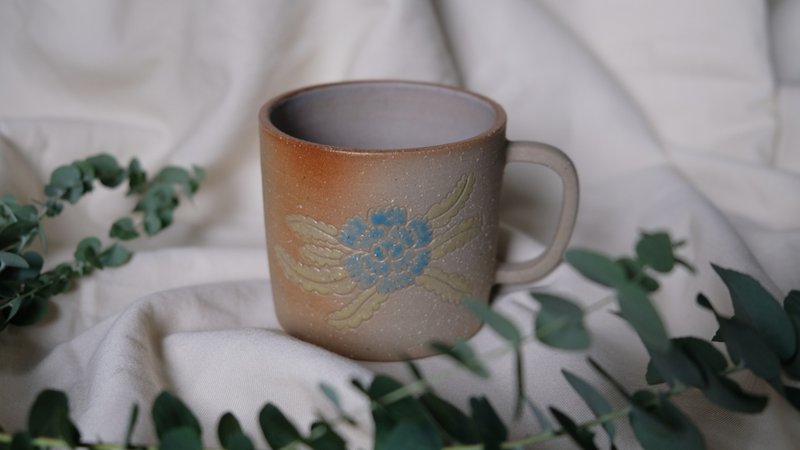 Blue flower yellow leaf peony engraved cup