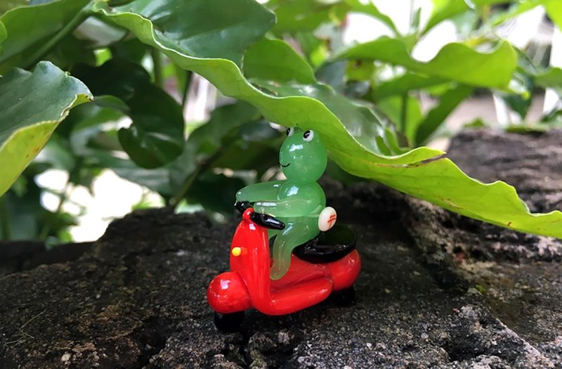 琉璃 青蛙摩托車