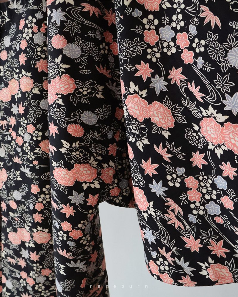 日本製和風花朵印花黑色古著道行和服外套 - 女大衣/外套 - 聚酯纖維 黑色