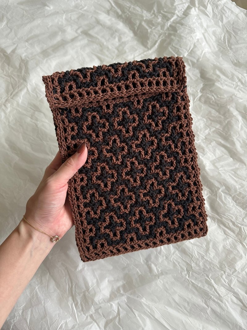 純手工雙面鉤針編織 幾何圖形撞色 平板電腦保護套 純棉可水洗 - 平板/電腦保護殼/保護貼 - 棉.麻 黑色