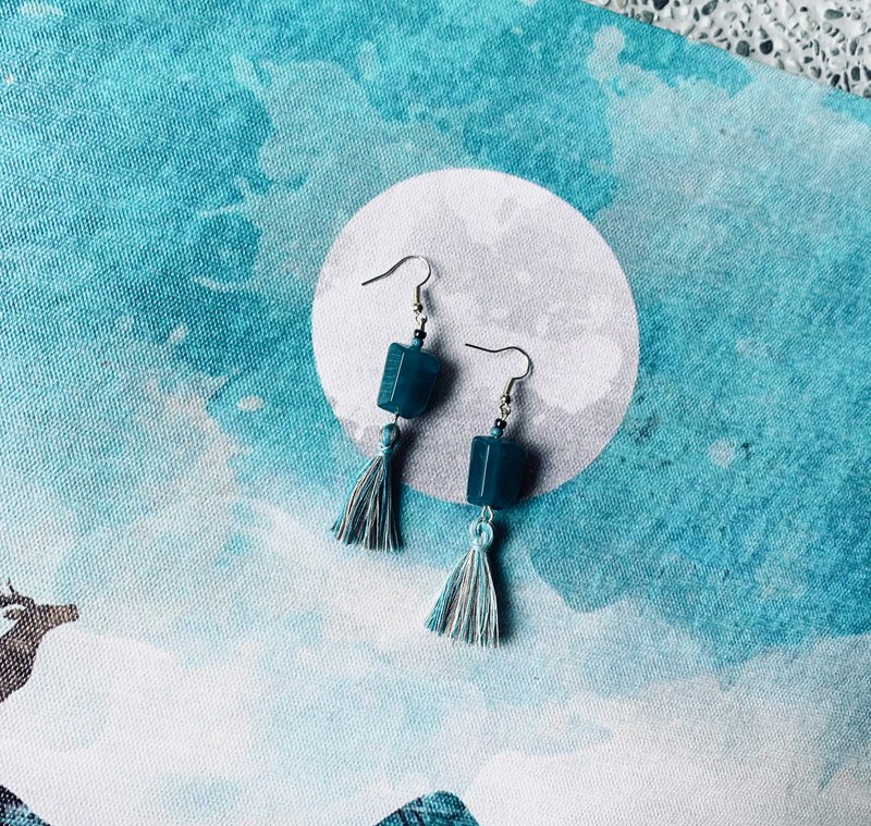 Indigo tassel