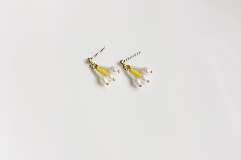 芭娜娜 珍珠黃銅造型耳環 - 耳環/耳夾/耳骨夾 - 其他金屬 黃色