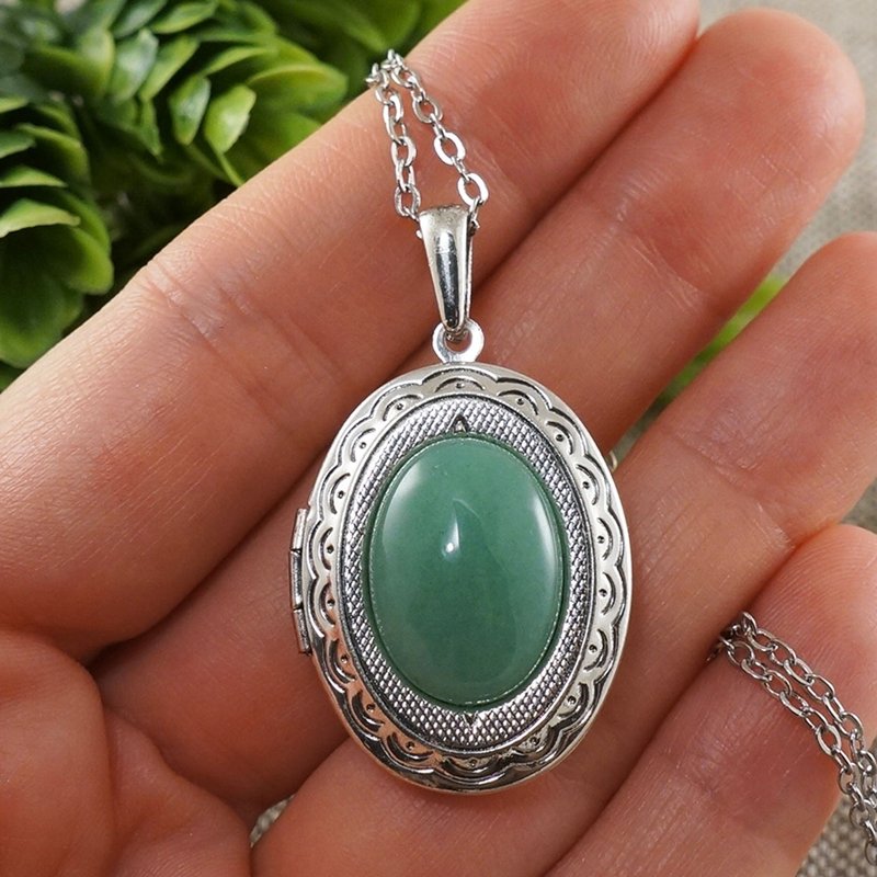Mint Sage Green Aventurine Oval Photo Locket Pendant Necklace Woman Jewelry Gift - 項鍊 - 半寶石 綠色
