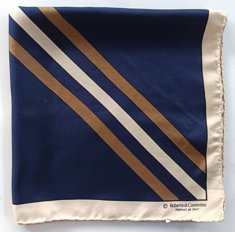 Vintage Roberta Di Camerino Silky Scarf, 23 x 23 inches, Italian Silk Scarf - 絲巾 - 絲.絹 藍色
