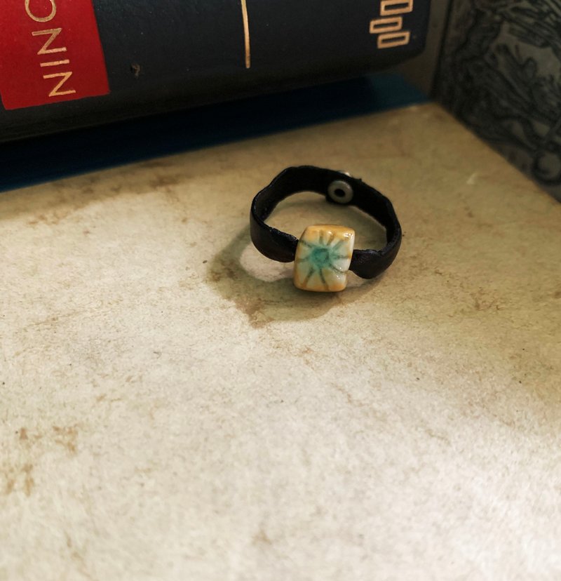 Ring Japanese white porcelain, natural glaze color, infinite, not greasy, tones, real leather