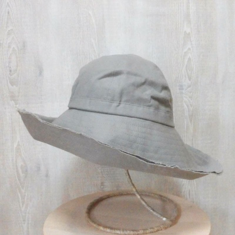 つば広の帽子なのにカジュアル感がうれしいラウンドキャペリーヌ(つば広帽子)(PL1218LightBeige) - 帽子 - 棉.麻 灰色