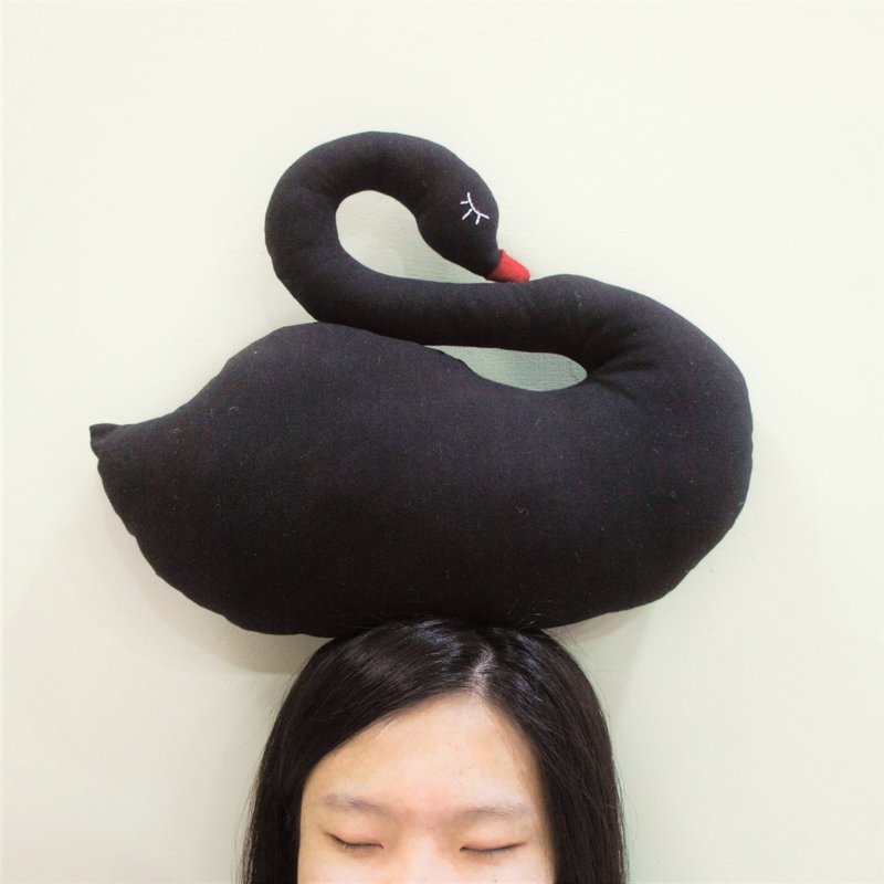 S,HU - Pillow(black swan)