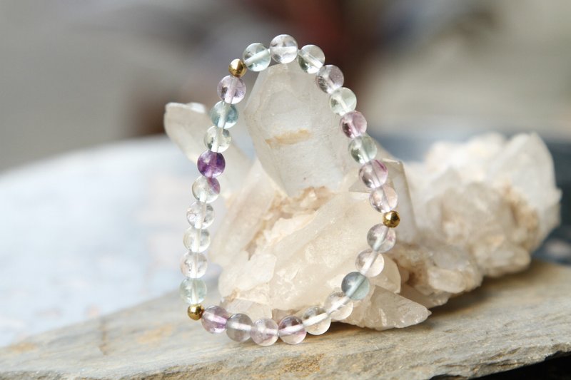 【手環系列】6mm綜合螢石+鍍金珠手環 (歡迎客製) - 手鍊/手環 - 寶石 多色