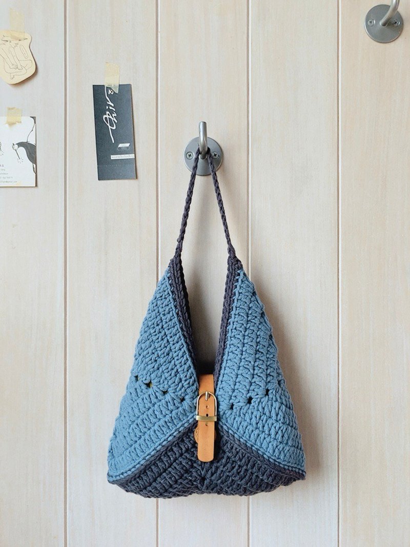 3角粽窗花拼接編織手提袋 灰藍色 - 手提包/手提袋 - 棉.麻 藍色