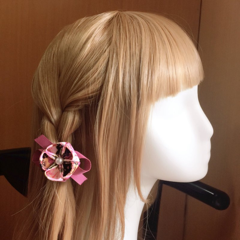 Elegant and small flowers. Hair bundle / hair clip