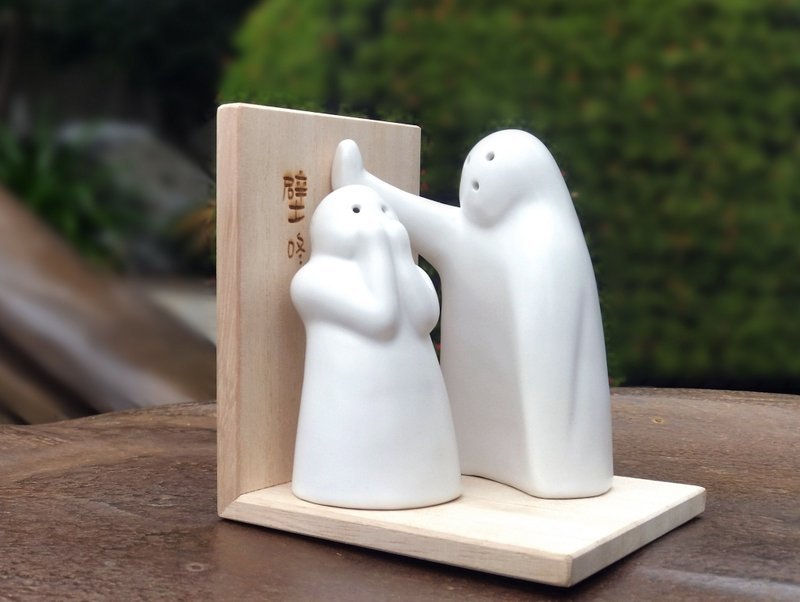Famous - 咚 咚 salt and pepper cans