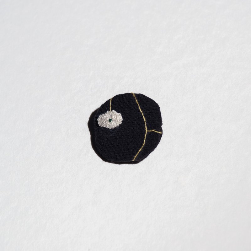 Forest face・embroidered brooch