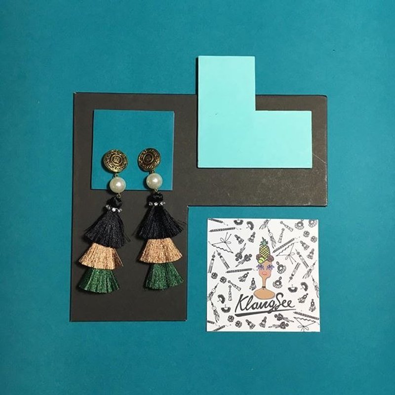 earrings : 3rd tassel