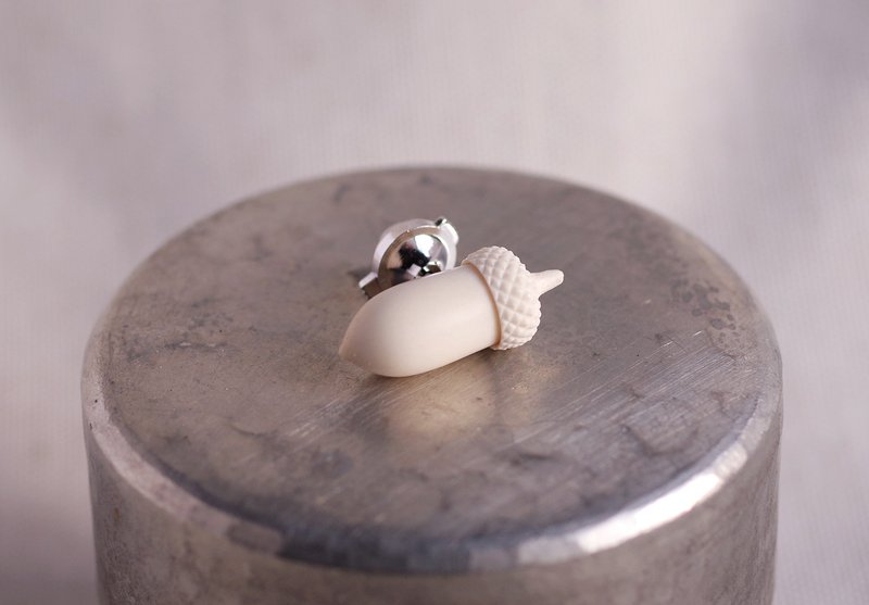 Only at Pinkoi !!, Antler Carving Acorn, Lapel Pin, Pin Brooch, White Acorn