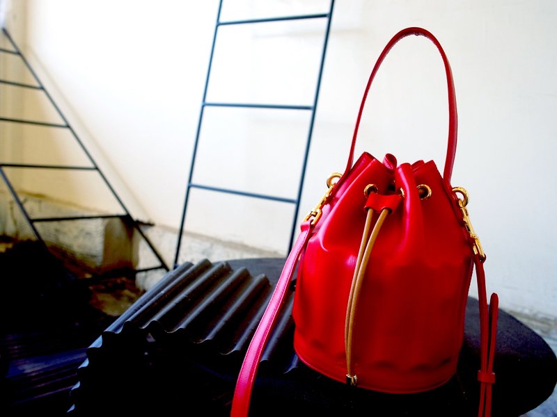 WAVE Collection - Rolling Wave Bag (Hand made / Bucket bag / Red)