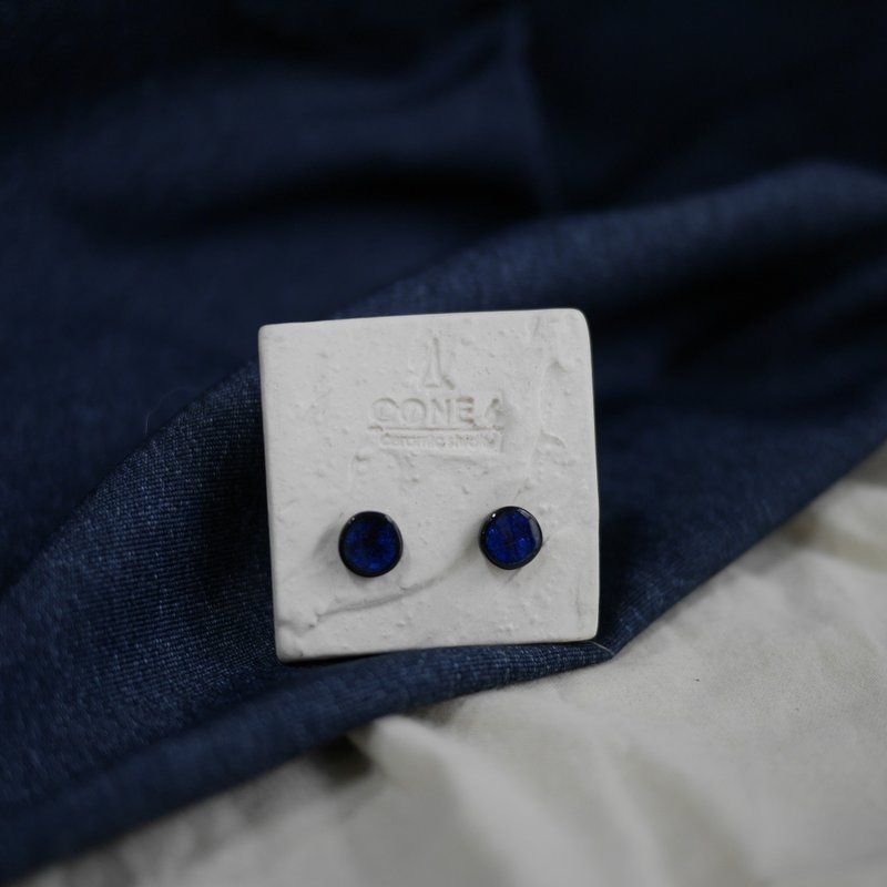 Ceramic glass ear