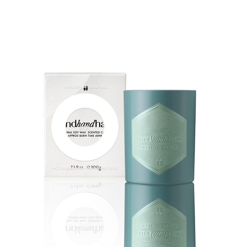 + O 家 窝 X handhandhand scented candle 220g (grass)