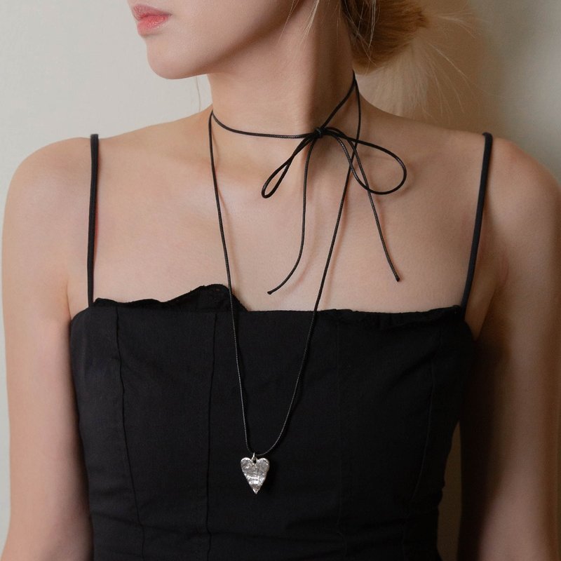 Painted Heart Necklace (黑繩) 愛心純銀墜鍊 項鍊 - 項鍊 - 純銀 銀色