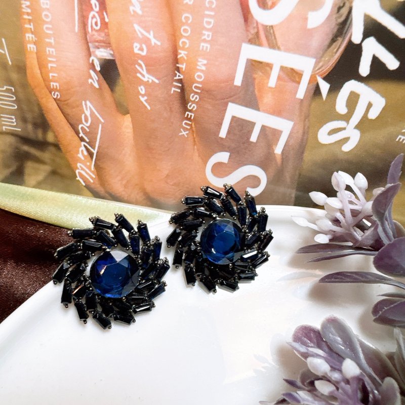 【西洋古董飾品】美綻放旋渦湛藍光澤  花瓣藍光宴會耳環 耳針 - 耳環/耳夾/耳骨夾 - 貴金屬 藍色