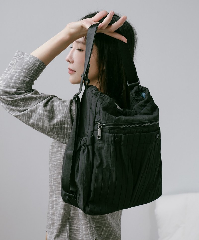 supportingrole 蓬鬆俐落線條斜肩後背手提3用包 黑 - 側背包/斜背包 - 其他人造纖維 黑色