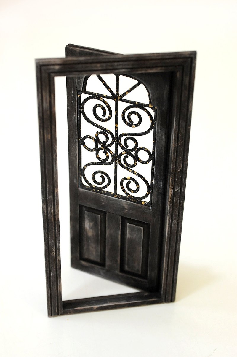 Pocket. Model. Miniature. European Iron Gate (1)
