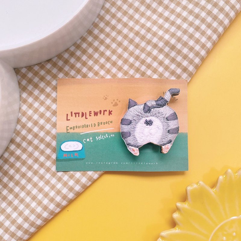 Littdlework small animal pin badge | cat ass | two color optional