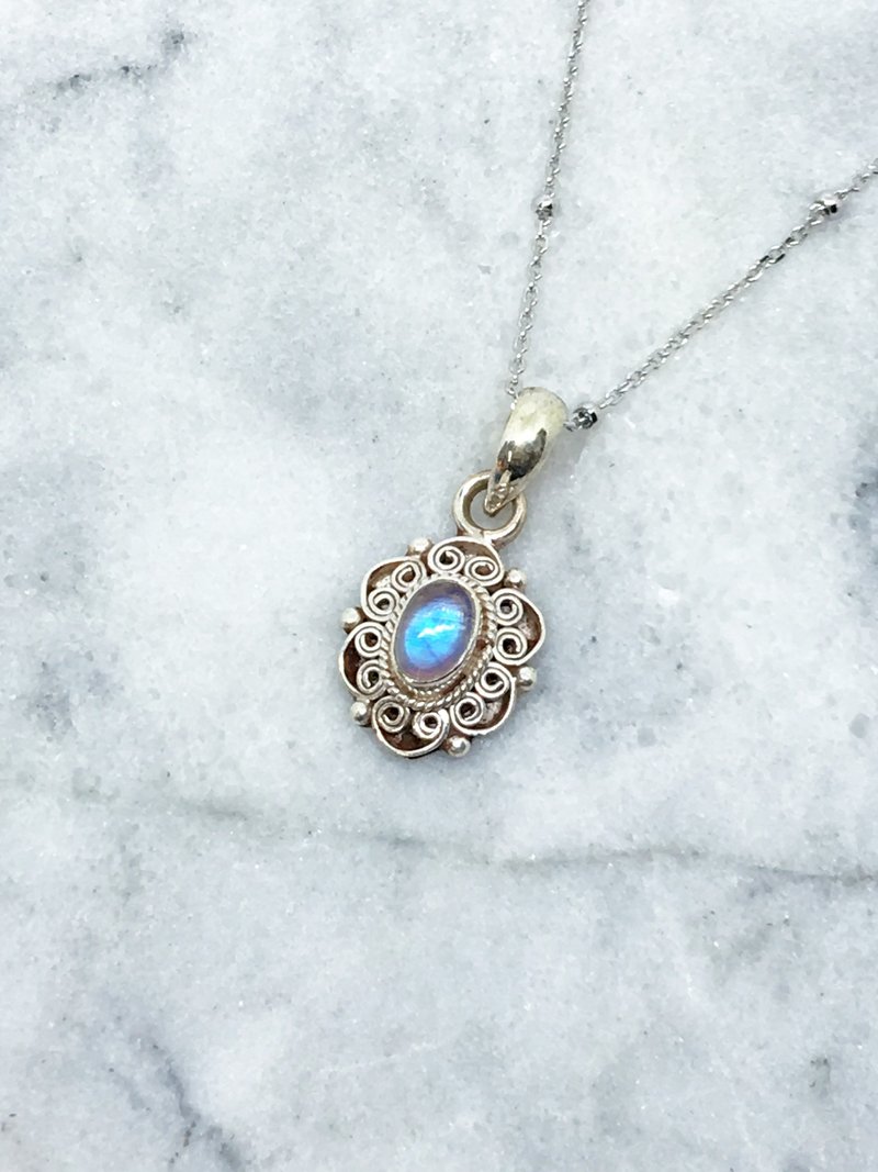 Moonstone 925 sterling silver oval gemstone necklace Nepalese handmade silverware