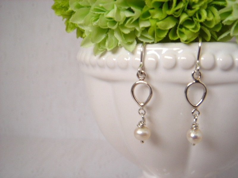 Plump earrings pierced