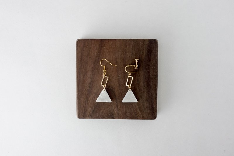 Circledot Snow White Mount Fuji Earrings Earrings Earrings