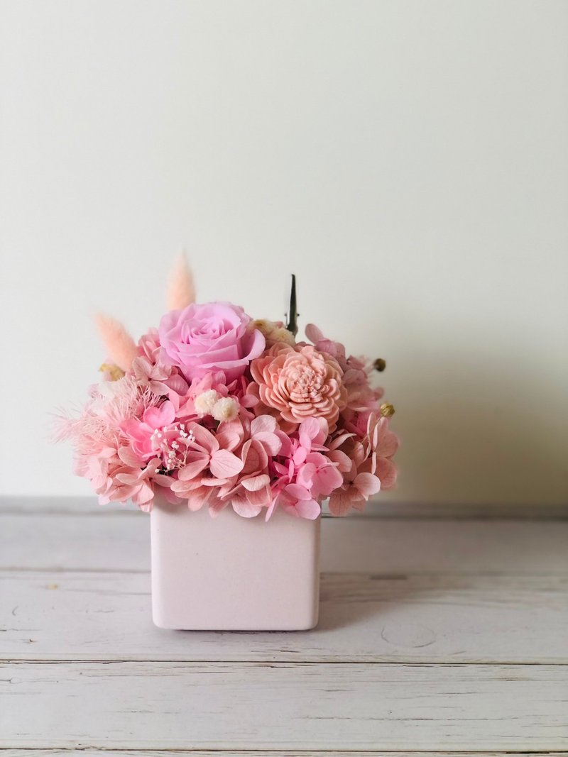 Immortal table flower