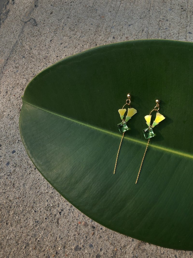 //Yellow flower Suzuki // Swarovski crystal hand-painted earrings