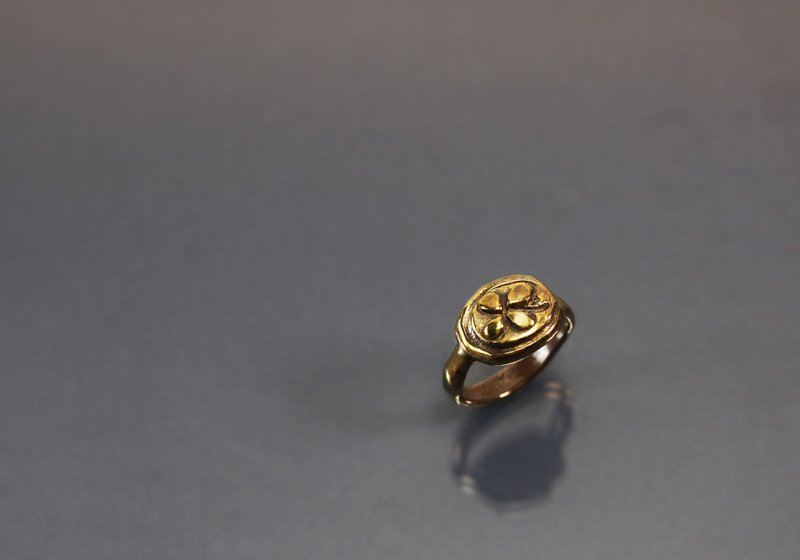 Lucky grass brass ring