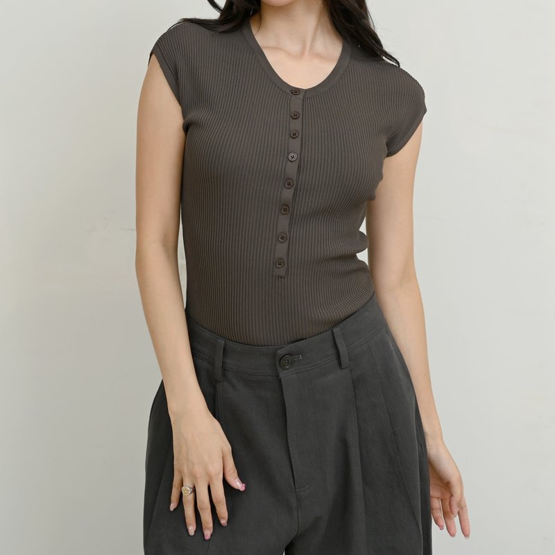 微包肩無袖針織衫上衣-咖啡色 - 背心/無袖上衣 - 尼龍 咖啡色