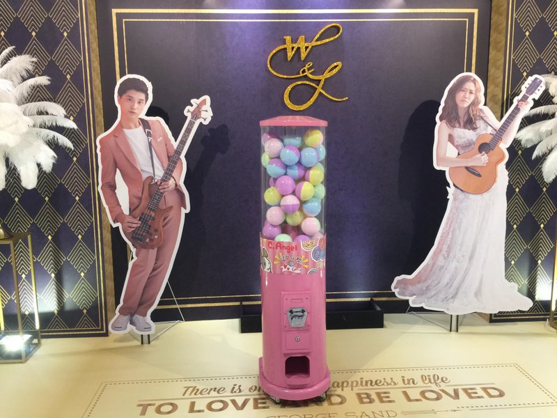 Wedding dessert capsule machine