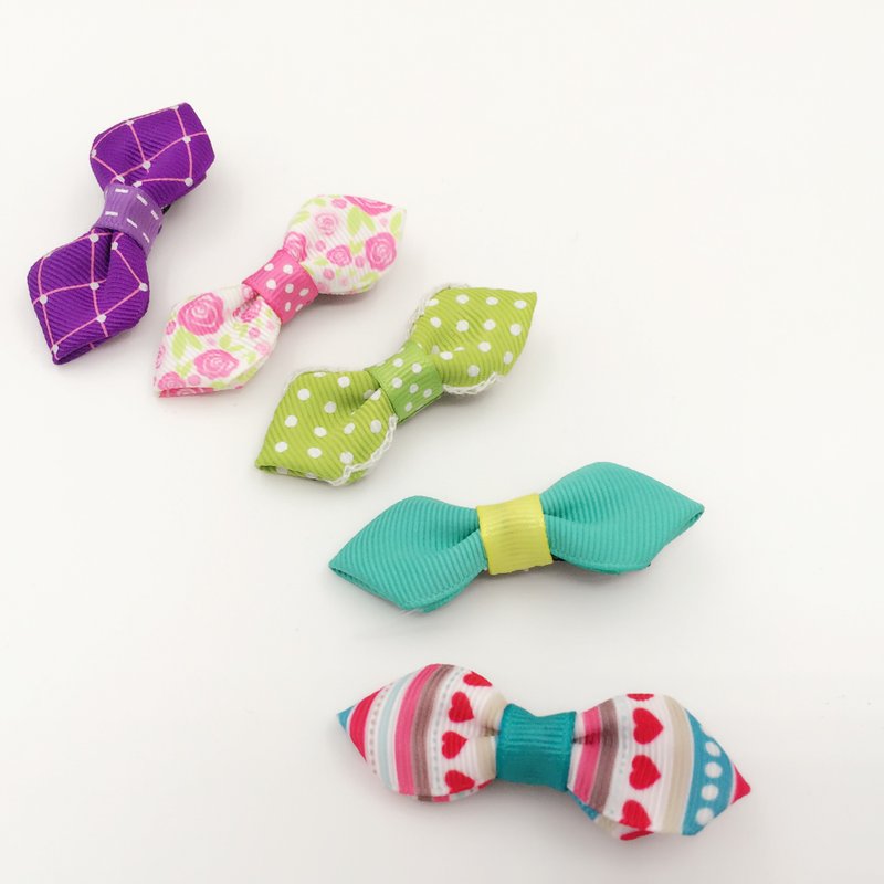 Small bow. Hairpin / folder bangs
