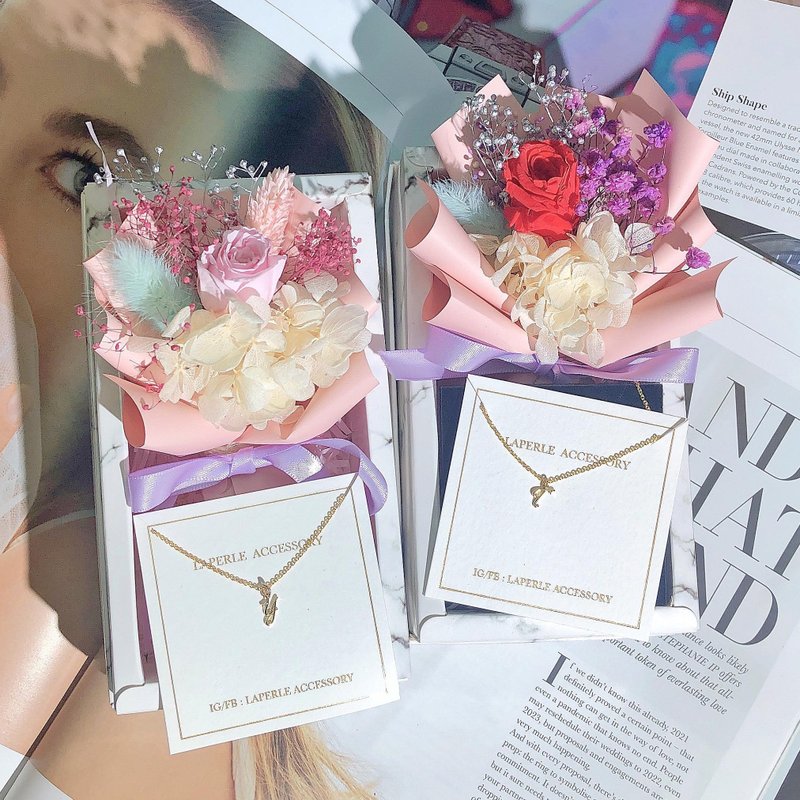 客製 英文字母 乾燥花 不凋花 字母項鏈 頸鏈 婚禮小物 姊妹禮物 - 項鍊 - 其他金屬 金色